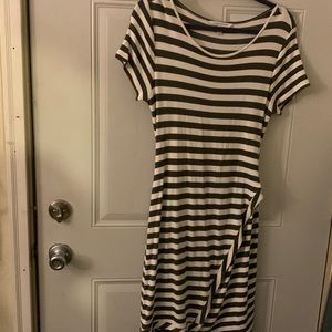 41 Hawthorn maternity dress